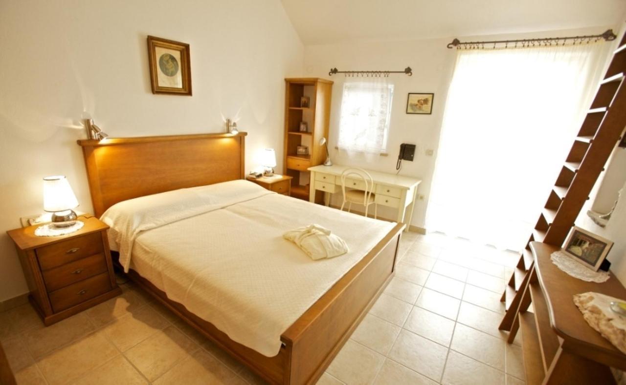 Villa Angelina Supetar Mirca  Exterior photo